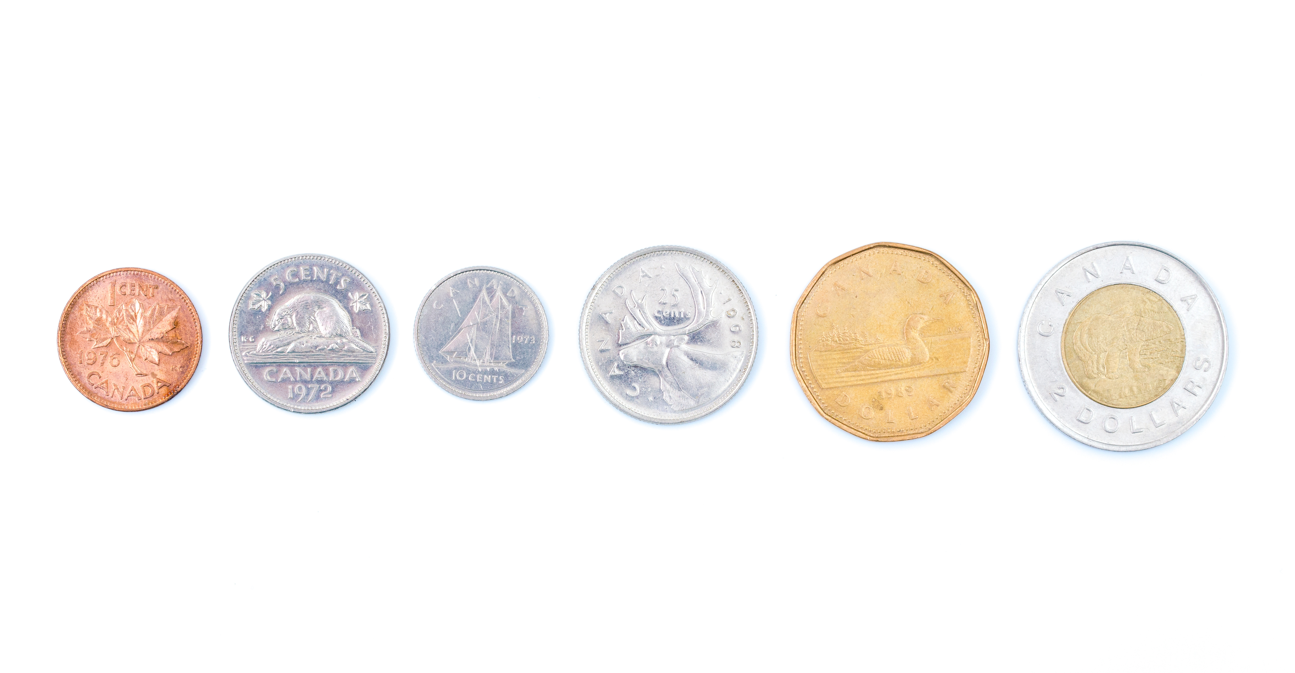 Le monete del Canada sono prodotte dalla Royal Canadian Mint e denominate in dollari canadesi ($) e nella sottounità di dollari, i centesimi (¢).